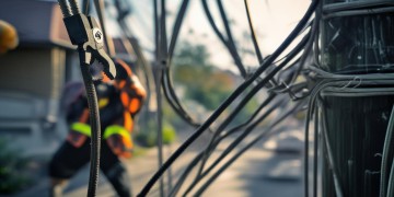 物业剪电线属于什么行为？